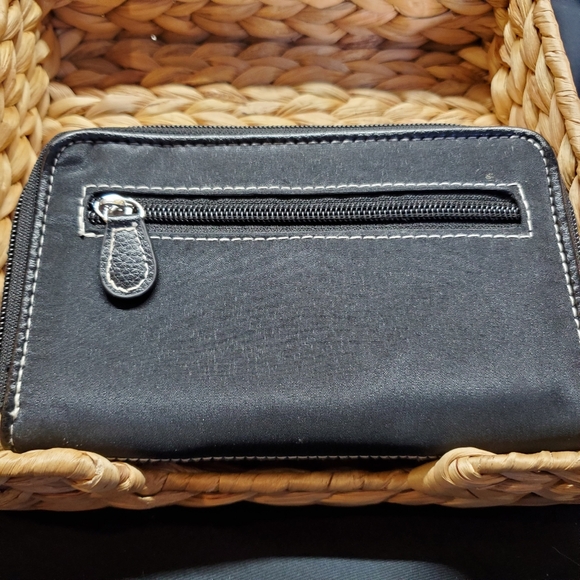 Black & Silver Wallet - Picture 9 of 9